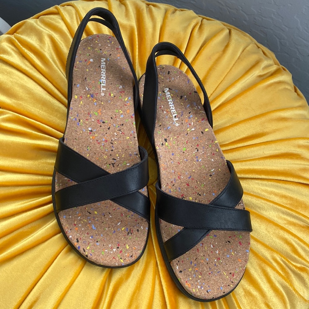 NWOT Merrell Sandals 9 .